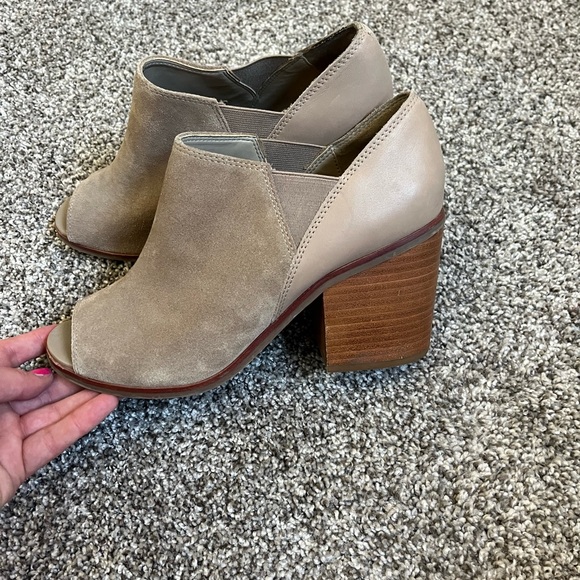 Nude block heel, open toed booties - Picture 1 of 3